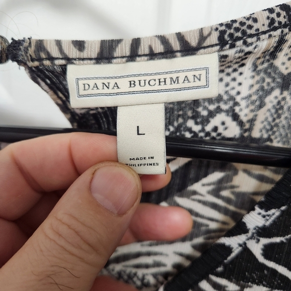 Dana Buchman Black and Tan Graphic Relaxed Blouse - Picture 3 of 4